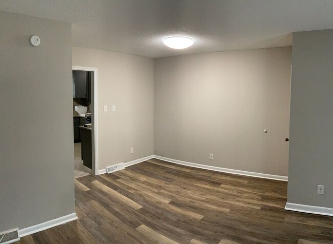 Foto del edificio - 2 Bedroom Brick Duplex in Prime Location with Full Renovation