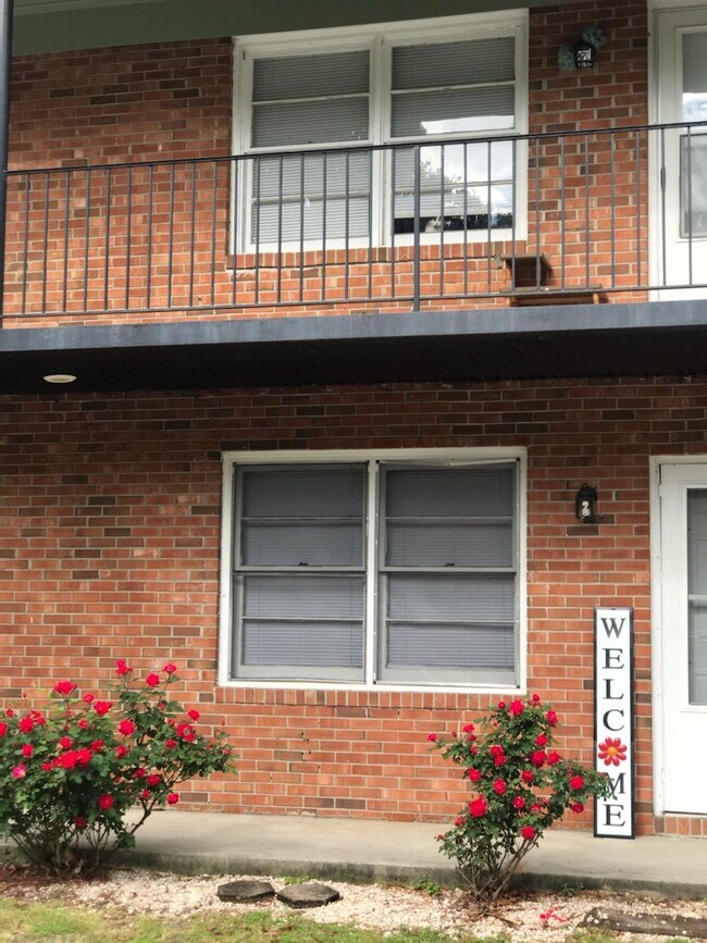 Afuera - 1803 E 6th St