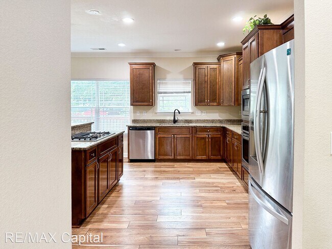 Building Photo - 4 br, 2.5 bath House - 18 MARINA DRIVE