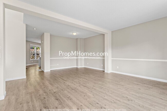 Building Photo - Spacious Townhome in SW Gresham - Where Urban Meets Rural!