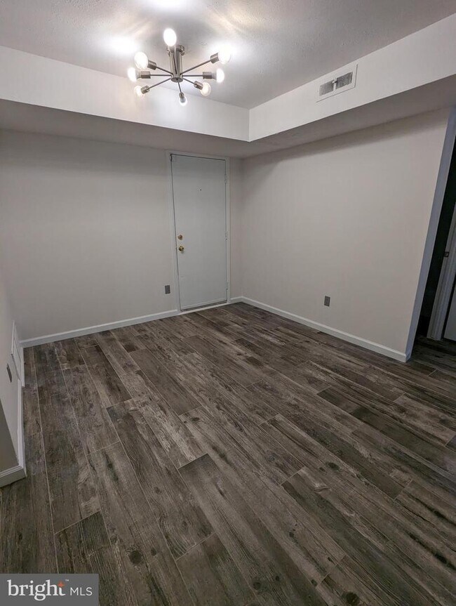 Foto del edificio - 7252 Donnell Pl