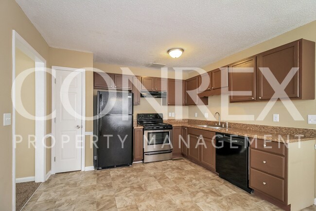 Building Photo - Split Level Home!
