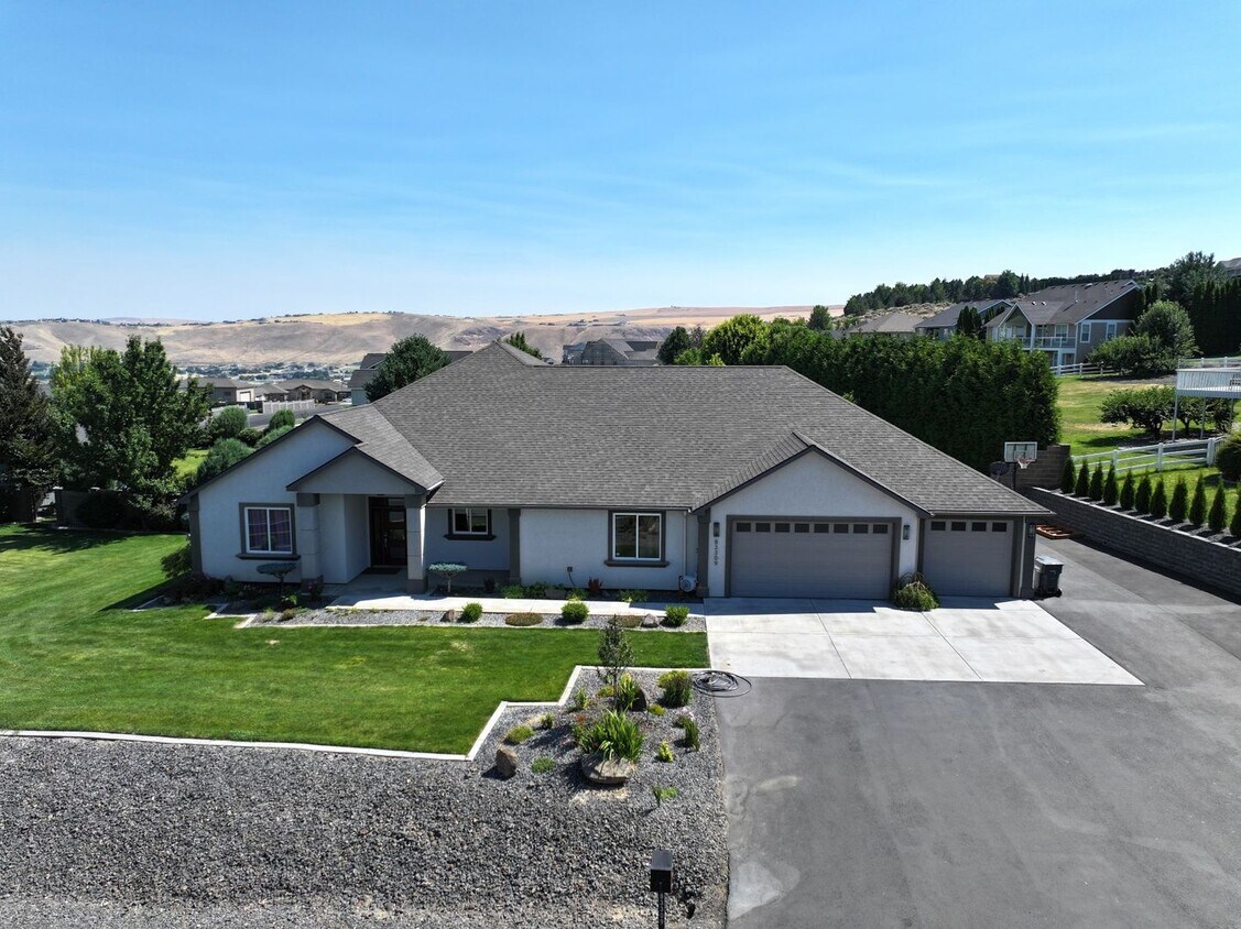 Primary Photo - Peaceful Living with Views, Space & a 6 Ca...