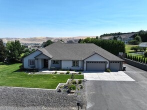 Building Photo - 83309 Summit View Dr