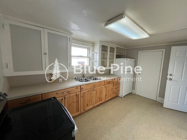 Building Photo - 236 W Young St