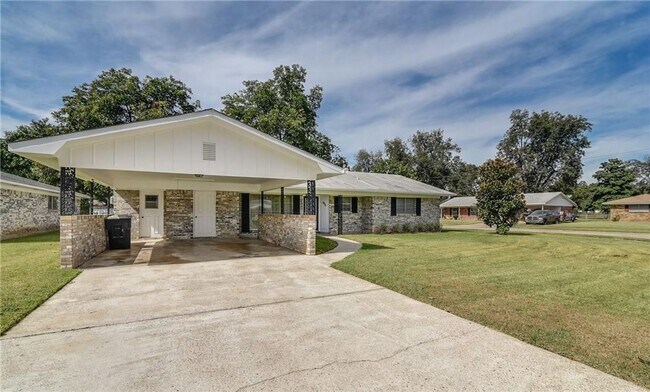 Building Photo - 3 br, 2 bath House - 1921 Camille St