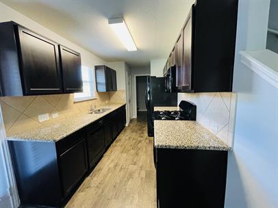 Foto del edificio - 18304 Weatherby Ln