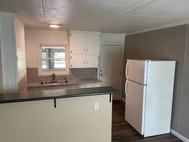 Foto del edificio - **MOVE-IN SPECIAL - $200 from 1st Month's ...