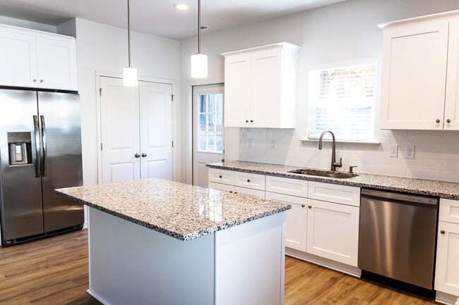 Foto del edificio - 1615 Martin Ave