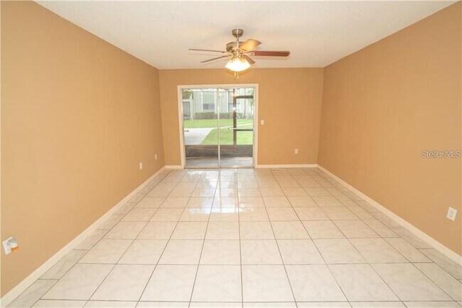 Foto del edificio - 914 Lake Destiny Rd
