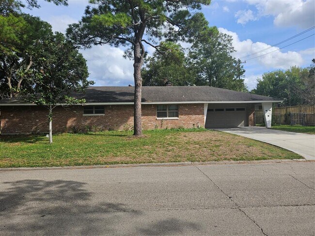 Building Photo - 4435 Sarong Dr