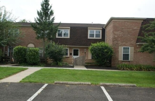 Building Photo - 221 Arbour Ct