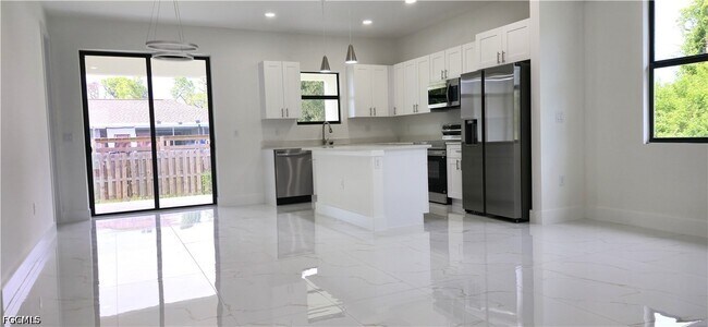Building Photo - 13480 Drysdale Ave