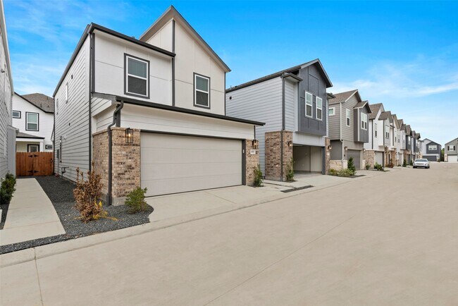 Building Photo - 10013 Rustic Charm St