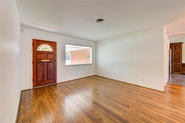 Foto del edificio - 4538 Warm Springs Rd