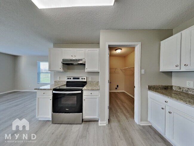 Foto del edificio - 8431 Adams Mills Pl