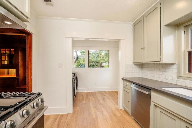 Building Photo - 847 S Los Robles Ave