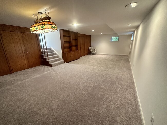 Foto del edificio - 9308 Cedar Ln