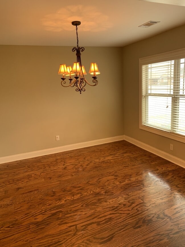Foto del edificio - 448 Stone Park Blvd