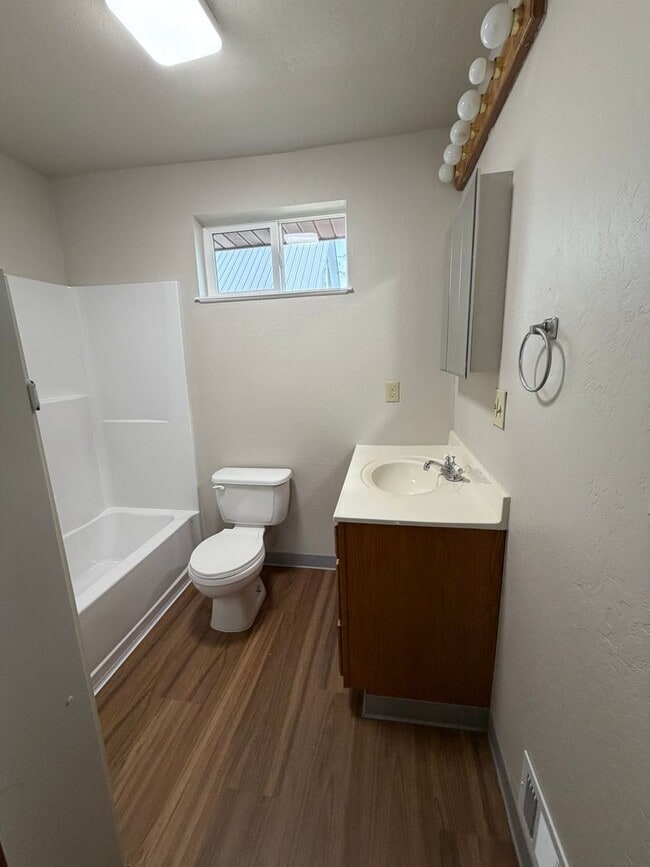 Building Photo - Imlay Duplex