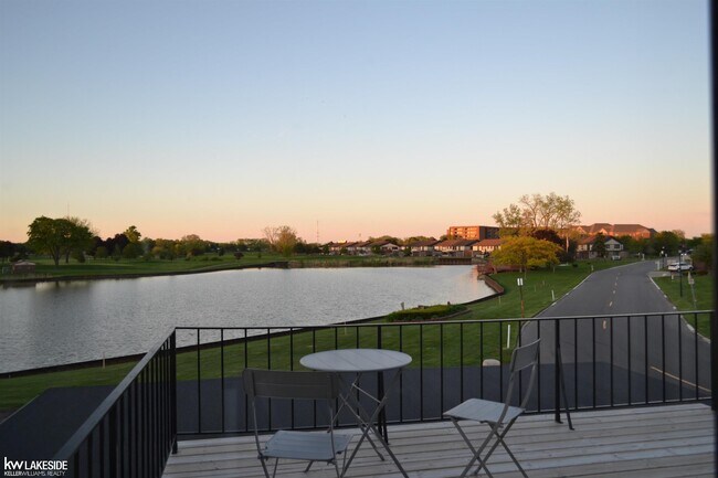 Foto del edificio - 101 Country Club Dr