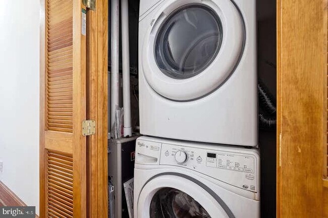 Foto del edificio - 1337 Girard St NW