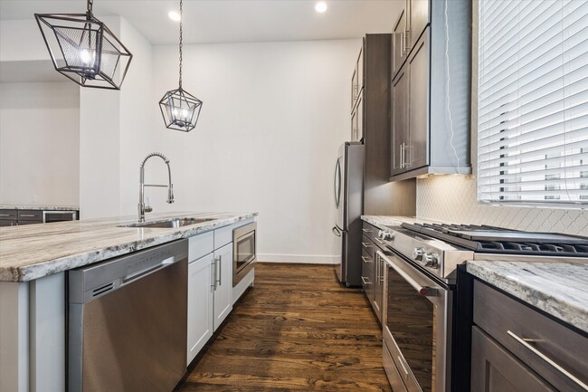 Foto del edificio - 1120 Ennis St