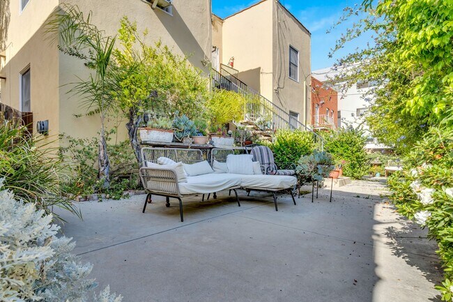 Foto del edificio - La Peer Apartments