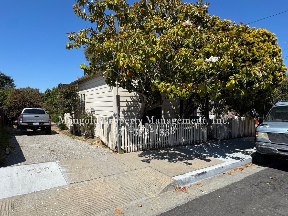 Primary Photo - Charming 2-Bed 1-Bath Home with Spacious Y...