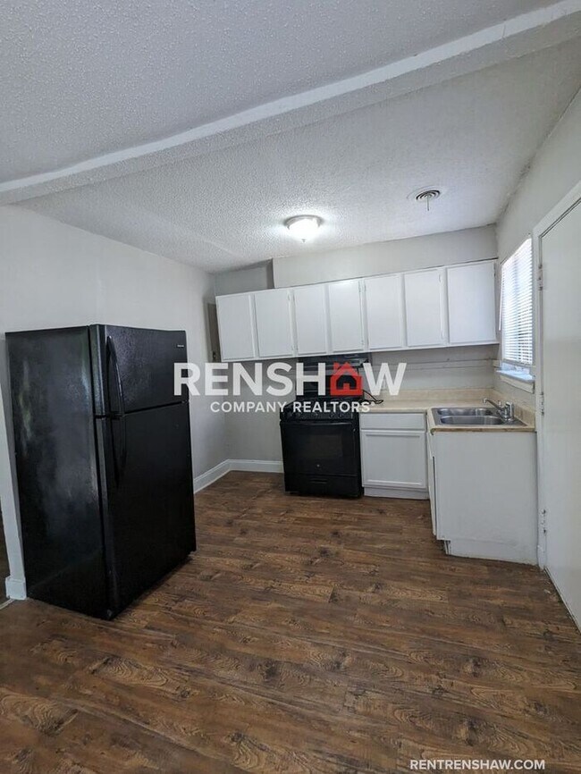 Cute 2/1 Home In Binghampton Now Available...