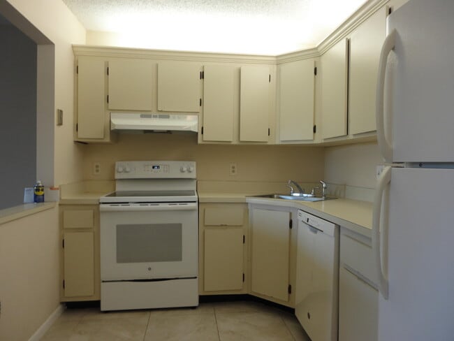 Building Photo - 322 Knotty Pine Cir