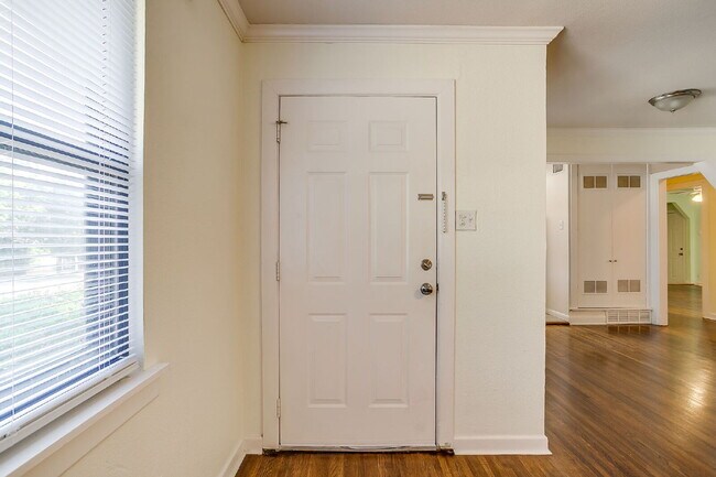 Foto del edificio - Well maintained 3 bedroom home in 76107