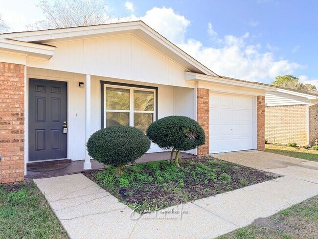 Foto del edificio - 1341 Dog Track Rd