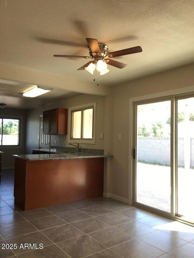 Building Photo - 1115 E Concorda Dr