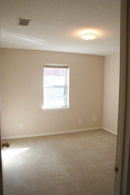 Building Photo - 1065 Waltons Pass