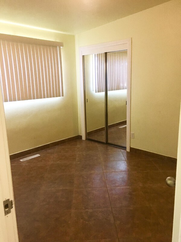 Foto del edificio - 682 N 1130 E