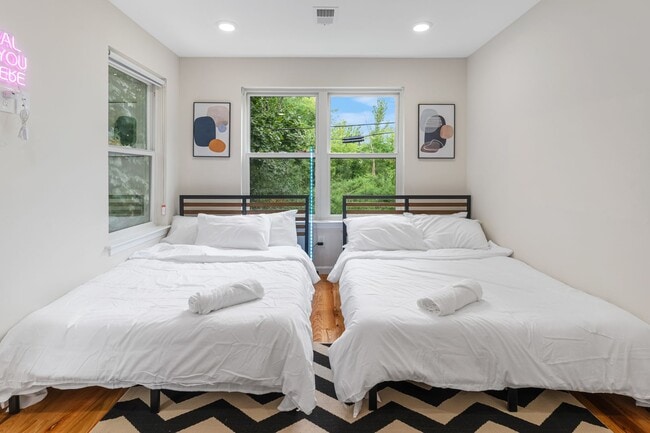 Building Photo - 549 S Orange Ave