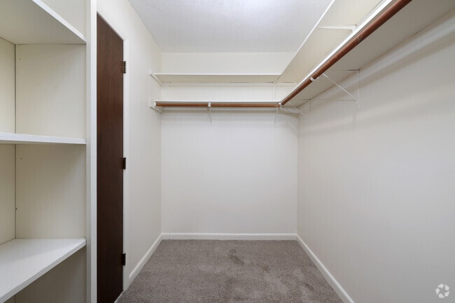 2BR, 1 BA - 837 SF - Walk-in Closet - Hannah Village