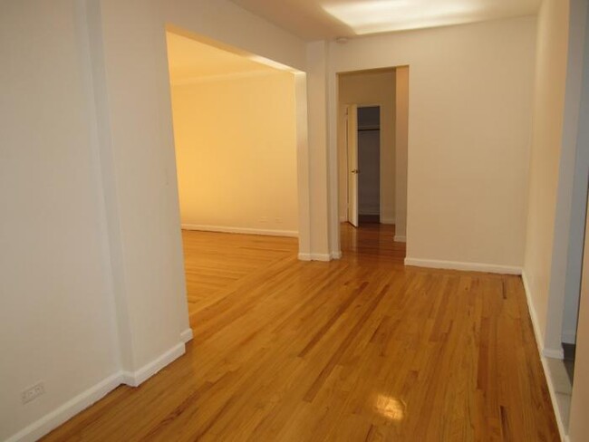 Building Photo - 2 bedroom in Flushing NY 11374