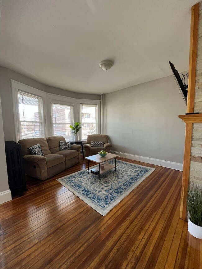 Building Photo - 554 Hudson Ave