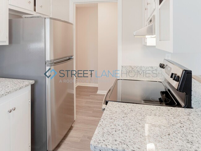 Foto del edificio - NOW OFFERING $250 OFF THE FIRST FULL MONTH...