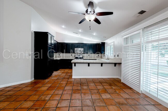 Building Photo - 3 Bedroom/2 Bath Home with Solar in the Desired Southwest - $2450 per Month!