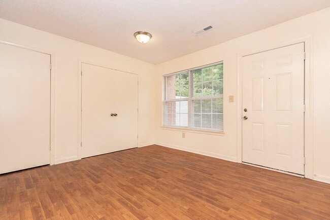 Building Photo - Greens of Pine Glen Apartments