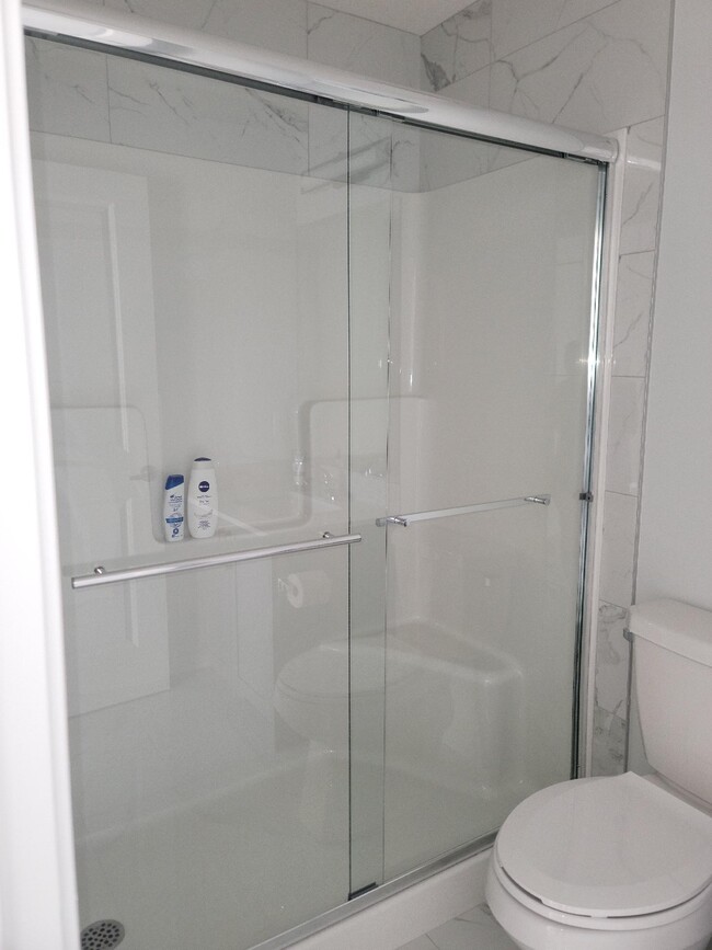 Master Bedroom Shower - 862 Cornerstone Blvd NE