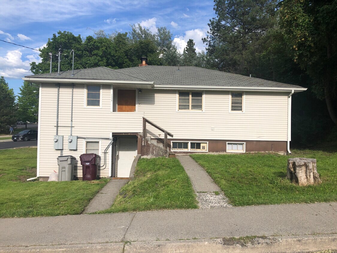 Primary Photo - 1330 NE Hillside Dr