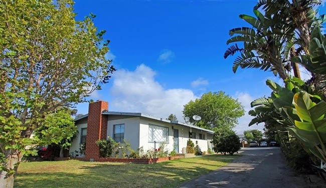 Building Photo - Costa Mesa Cottages