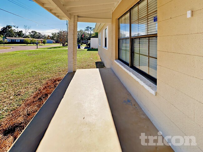 Foto del edificio - 10506 Dodd Rd