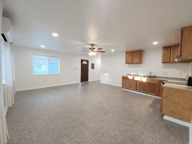 Building Photo - 1530 Aloha St