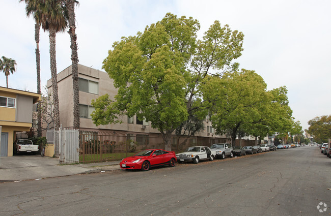 Building Photo - Pico Plaza