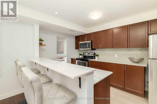 Photo du bâtiment - 361 Lancaster St W